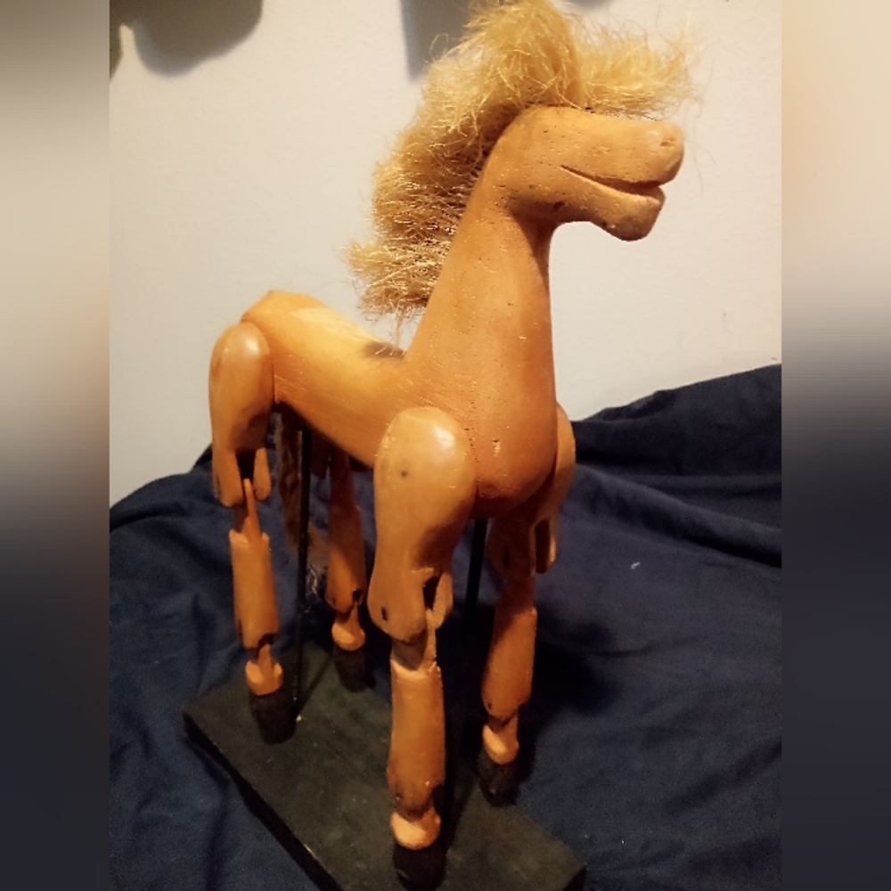 NOVICA Hand carved raintree horse